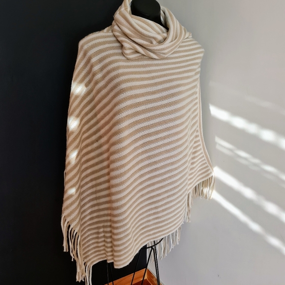Women's one size 'MILLERS' Gorgeous white and cream turtleneck poncho- AS NEW - Picture 4 of 6